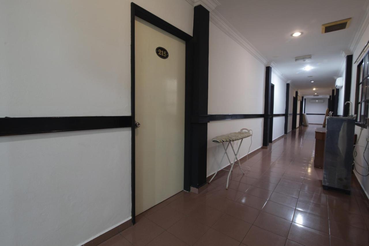 G City Hotel Teluk Intan Buitenkant foto