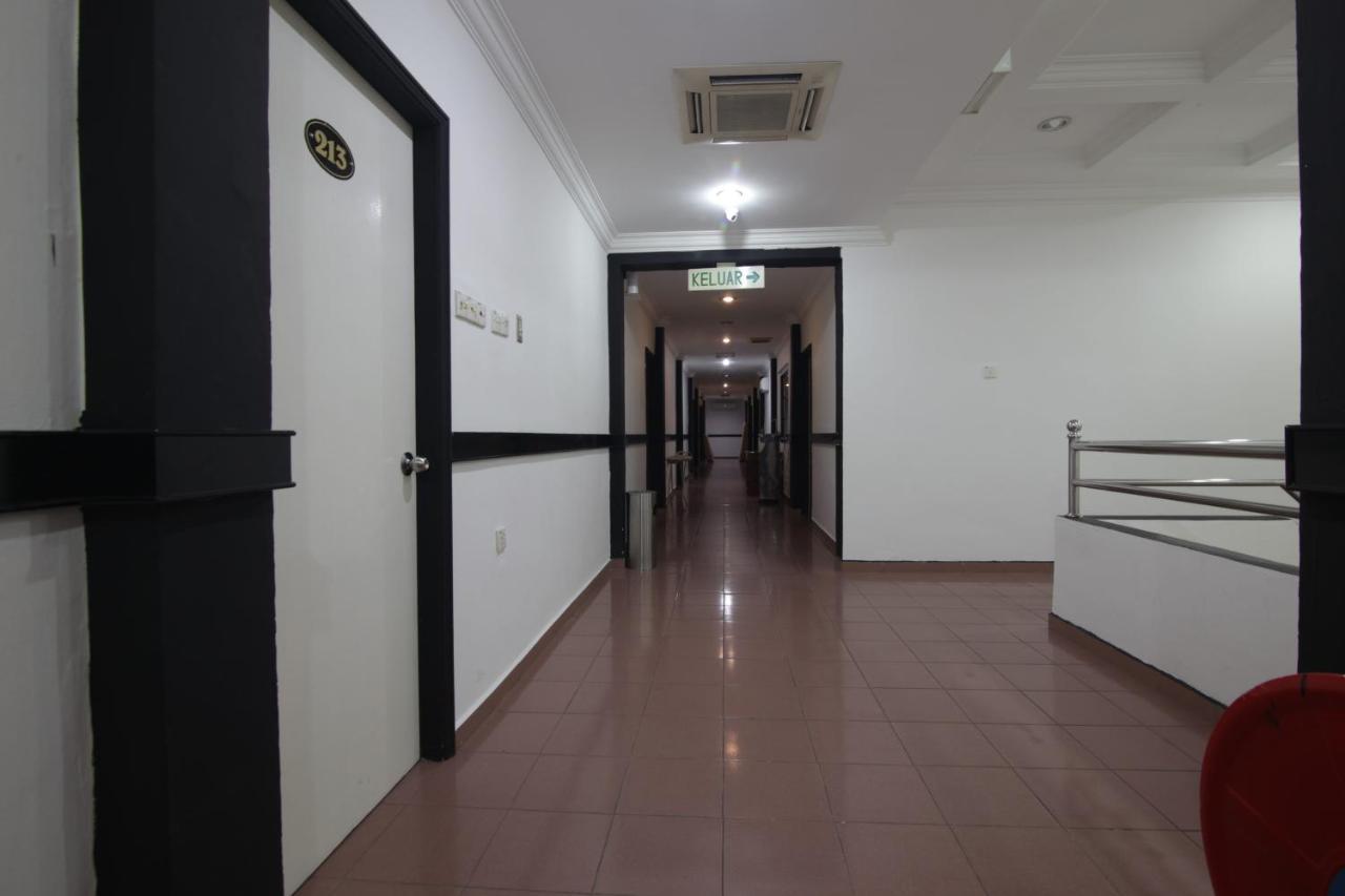 G City Hotel Teluk Intan Buitenkant foto