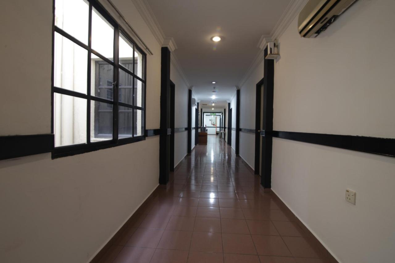 G City Hotel Teluk Intan Buitenkant foto