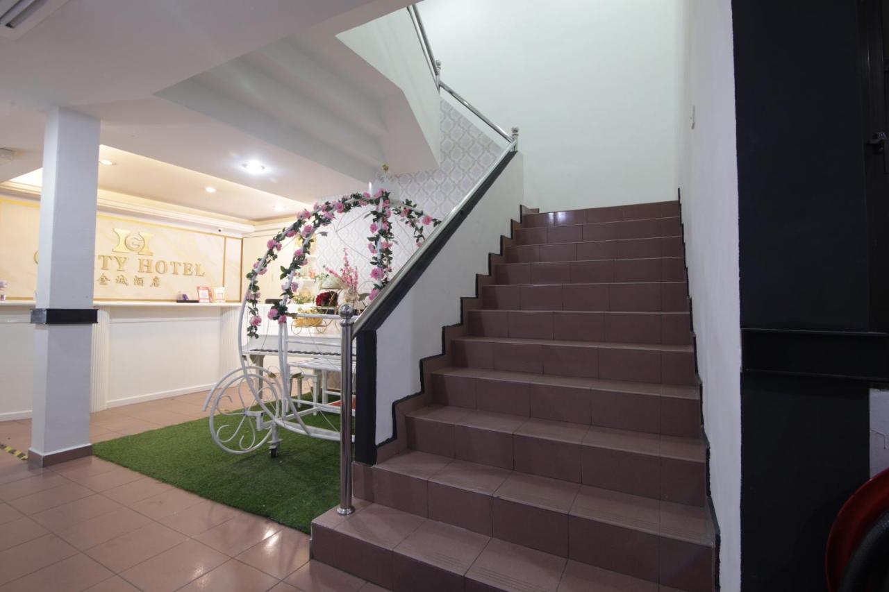 G City Hotel Teluk Intan Buitenkant foto