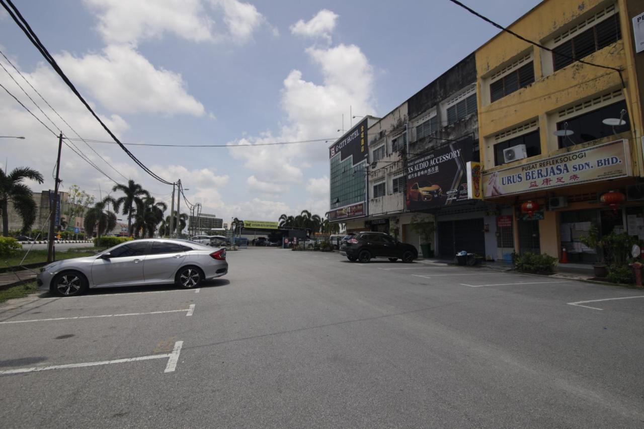 G City Hotel Teluk Intan Buitenkant foto