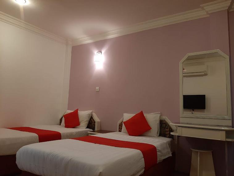 G City Hotel Teluk Intan Buitenkant foto
