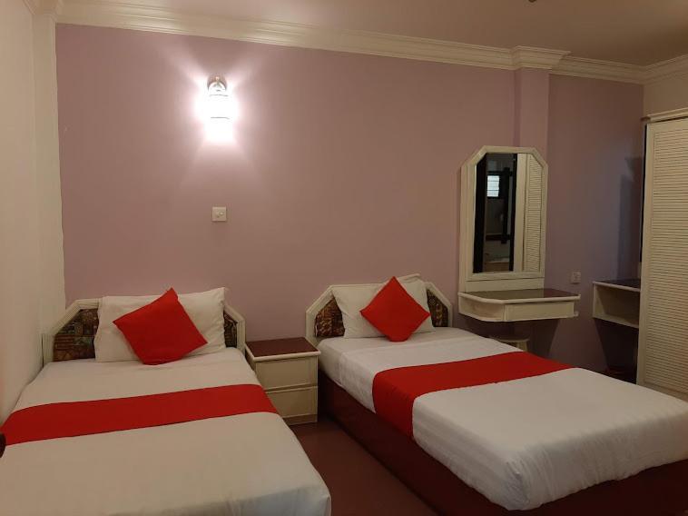 G City Hotel Teluk Intan Buitenkant foto